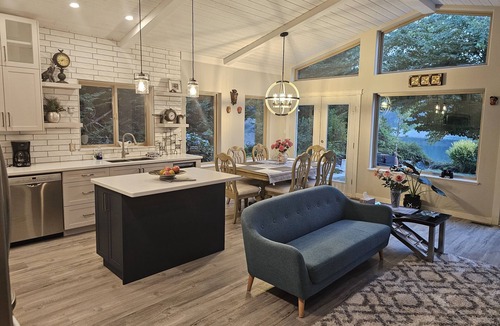 North Oyster House | Luxury ocean dock pool villa