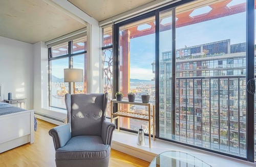 Gastown Apartment | Luxury Ocean-View *Downtown* Vancouver