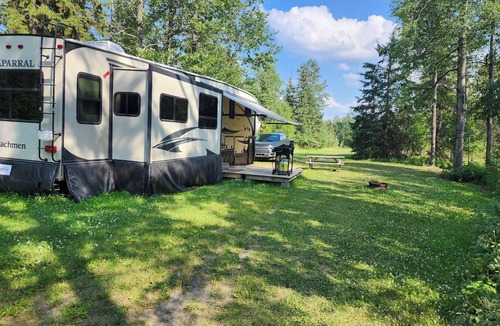 Parkland County House | Luxury Offgrid RV with AC in Lac Ste Anne County