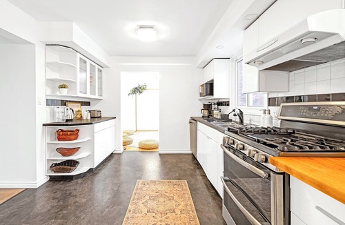 Niagara-on-the-Lake House | Luxury Old Town Escape With Pool and Hot Tub in Spacious House