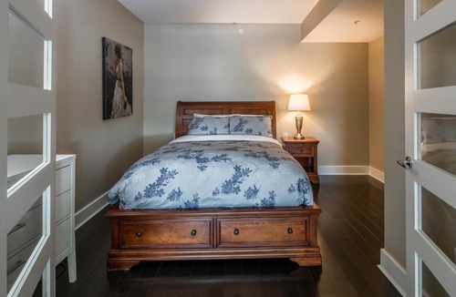 Downtown Apartment | Luxury One Bedroom Apartment in Kings Wharf
