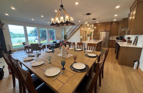 Labelle Ski Chalet | Luxury Panoramic View Waterfront-SPA-Games-Foyer