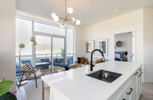 Innisfil Condo | Luxury ~ Patio ~ Hot Tub ~ Pool ~ BBQ ~ Parking ~ Friday Harbour Resort