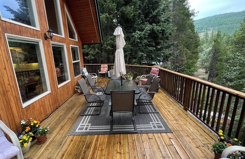 East Kootenay Villa | Luxury Private 150 foot Beachfront Lakehouse (sleeps 14) with two large docks.