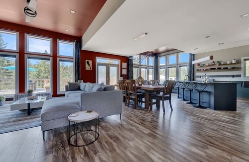 Lester Beach House | Luxury Private Retreat with Bonus Games Room Close to the Beaches!