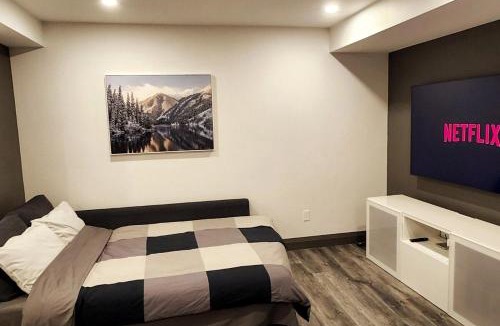 Victoria Village Apartment | Luxury Private Suite with own entrance, private bath