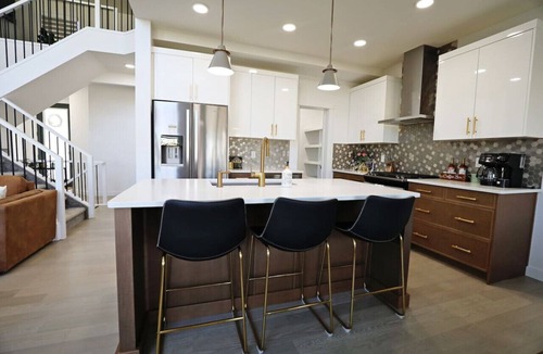 Southwest Edmonton House | Luxury Retreat With A/C|Fireplace|Garage|Disney+
