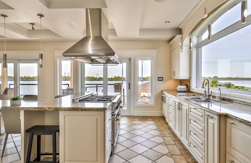 Lachenaie House | Luxury Riverfront Retreat: Perfect for Golf, Bachelorette & Friends’ Getaways