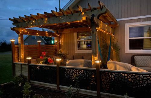 Cap-Pele Ski Chalet | LUXURY ROSE COTTAGE ,ABOITEAU BEACH,CAP PELE