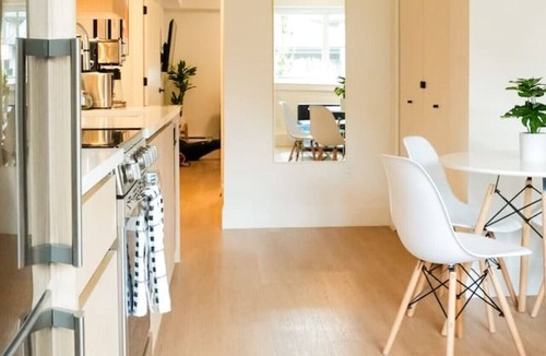 Lower Lonsdale Apartment | Luxury Scandinavian Suite| Cozy and Bright