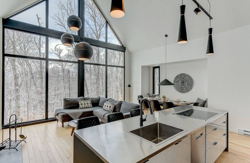 Lac Superieur Village Apartment | Luxury Scandinave 4BDR/Jacuzzi