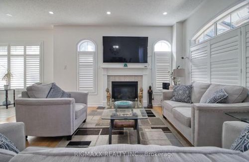 Brampton House | Luxury Stay in a beautiful City Brampton