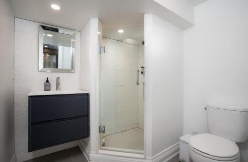 Parkdale Apartment | Luxury Studio Condo in Downtown Toronto Elm Street