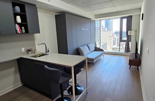 Quartier des Spectacles Apartment | Luxury Studio in the Heart of Downtown, 1 Min walk to Subway