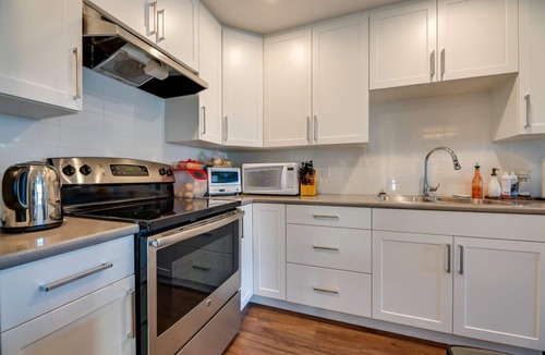 Southwest Edmonton House | Luxury Suite near U of A, University Hospital, Stollery, Cross Cancer Hospital, Saville