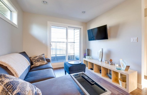 Southwest Edmonton House | Luxury Suite near U of A, University Hospital, Stollery, Cross Cancer Hospital, Saville