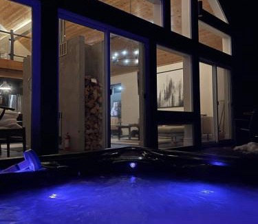 Tobermory House | Luxury Tobermory Retreat Modern Home Hot Tub