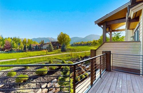 Park Meadows House | Luxury townhome on the golf course with 3 fireplaces gas grill & great view