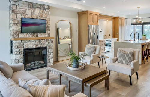 Queens Square House | Luxury townhome - Rooftop Patio - Hot Tub