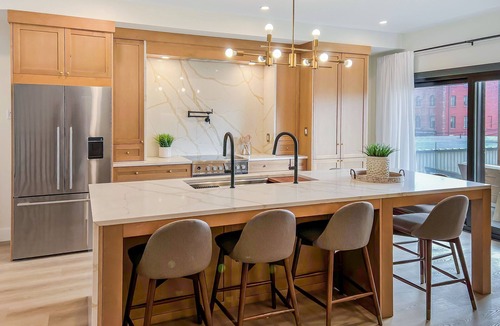 Queens Square House | Luxury townhome - Rooftop Patio - Hot Tub
