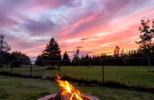 Lindsay Cottage | Luxury Tranquil Cottage on 10-Acre Land Close to Conversation Area and Lakes