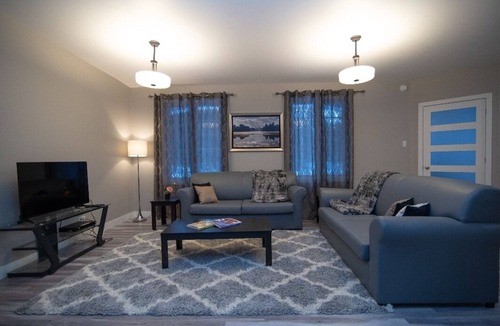 Val Morin Ski Chalet | Luxury Vacation!Entire CHALET 2 Apt. SLEEPS 18!