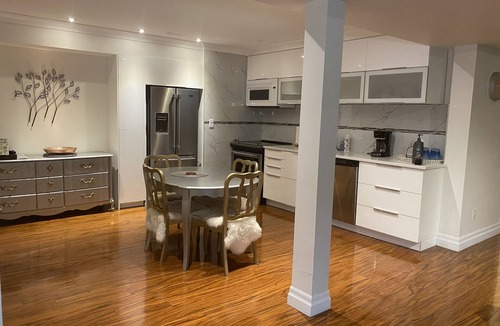 Guildford House | Luxury Vacation or family visits close to Vancouver, mountains, lakes and ocean