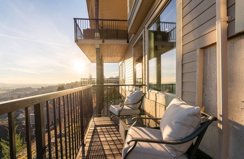 Lower Sumas Mountain House | Luxury View Home