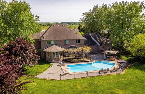 Jordan Harbour House | Luxury Villa with Pool & Hot Tub in Niagara Wine Country