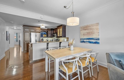 Queens Square Condo | Luxury Waterfront 3 Bdrm Condo Downtown Ch'town