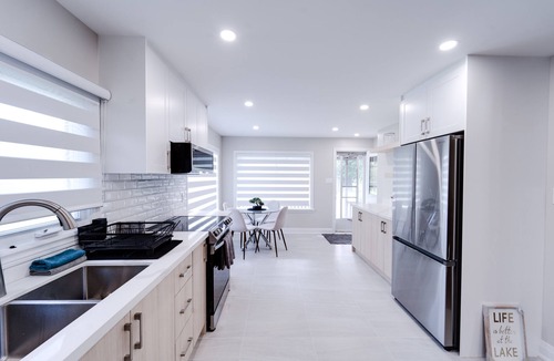 Selwyn Cottage | Luxury waterfront cottage in Peterborough