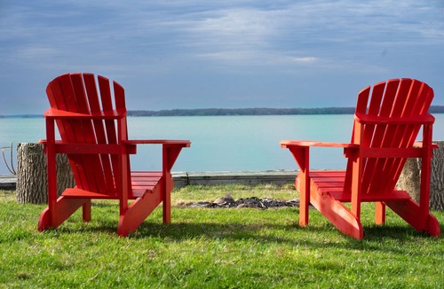 Virginia Cottage | Luxury Waterfront/Lakefront Cottage on Lake Simcoe