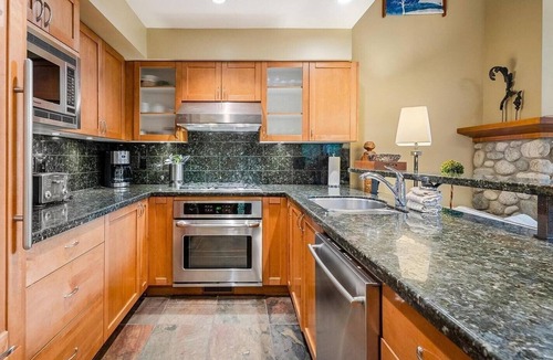 Village North House | Luxury Whistler Accomodations - 4 Bedroom Montebello Townhome - Hot Tub - WiFi