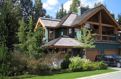 Village North House | Luxury Whistler Accomodations - 4 Bedroom Montebello Townhome - Hot Tub - WiFi