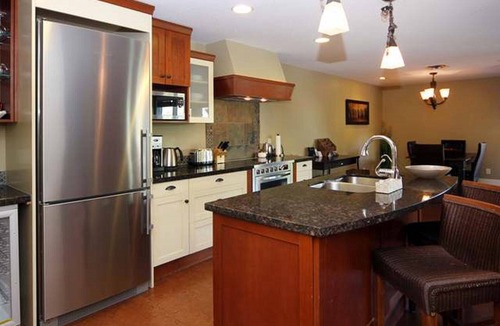 Canmore Condo | Mökki Mountain Suite - corner unit with mountain views