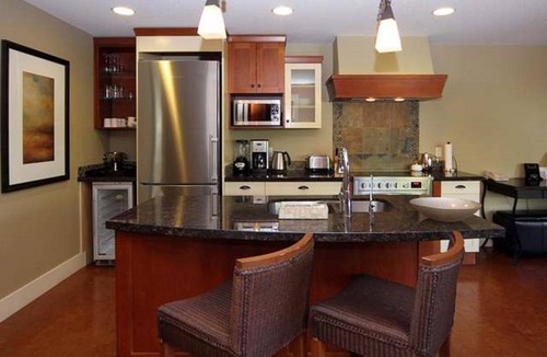Canmore Condo | Mökki Mountain Suite - mountain views & private corner unit