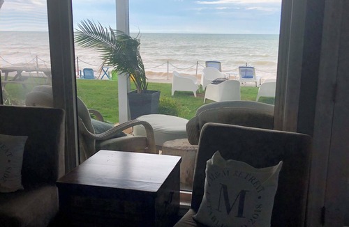 Wainfleet House | M&M Beach Retreat on Sandy Beach of Lake Erie