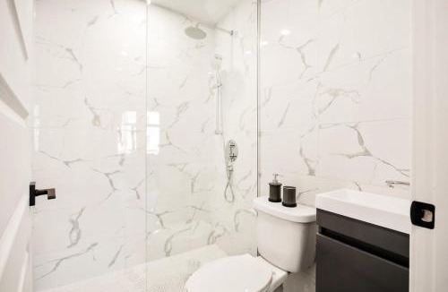 Mile End Apartment | M11 Luxury 1BR Sofa Bed in the heart of PlateauMile-End