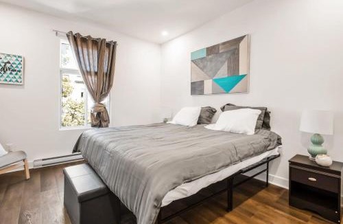 Mile End Apartment | M11 Luxury 1BR Sofa Bed in the heart of PlateauMile-End