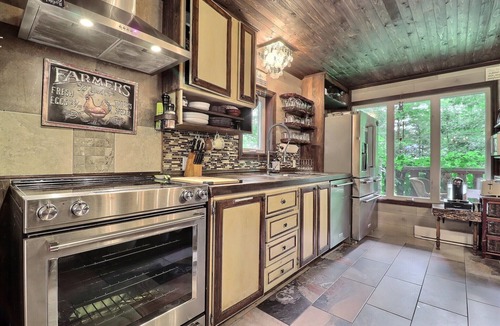 Saint-Michel-de-Bellechasse Ski Chalet | MA GALÈRE, Eco-responsible house by the river.