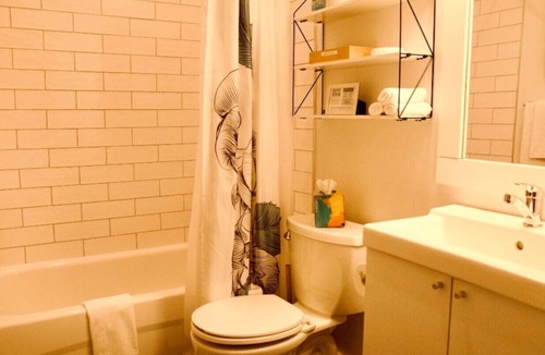 Salt Spring Island Bed & Breakfast | Magical Salt Spring Escape! Cedar Hot Tub & View