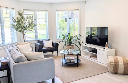 Saint-Jean-Sur-Richelieu House | Magnificent house in a wooded area with heated pool