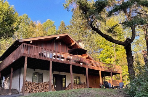 Sainte-Agathe-des-Monts House | Magnificent mid-century style chalet with 3 bedrooms and in-ground pool