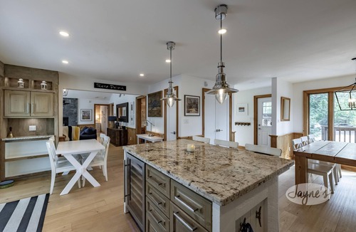 Algonquin Highlands Cottage | Magnificent 6 bedroom, 2 bath cottage, panoramic view of Kawagama Lake! 2 acres!