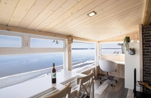 Deschambault-Grondines Ski Chalet | Magnificent loft-style chalet on the edge of the St-Lauwrence river.