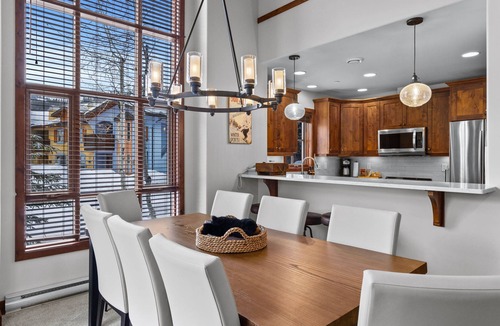 Sun Peaks House | Magnificent multi level 3 bedroom + den townhouse, close to Morrisey lift