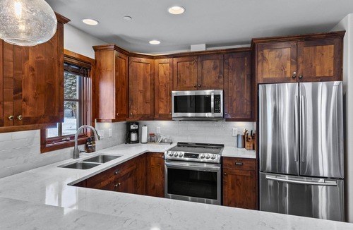Sun Peaks House | Magnificent multi level 3 bedroom + den townhouse, close to Morrisey lift