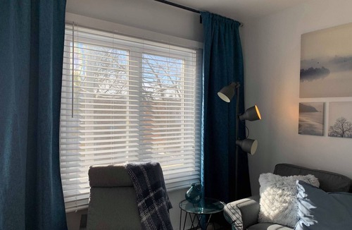 Nouveau-Rosemont Apartment | Magnifique 3 1/2, Meublé Entièrement, Électro, Télévision, et Internet Inclus