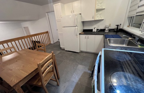 Loretteville Apartment | Magnifique Condo Rénové Split Level Près de Tous les Services
