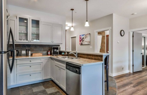 Canmore Apartment | Magpie’s Nest, Nest in the Rockies